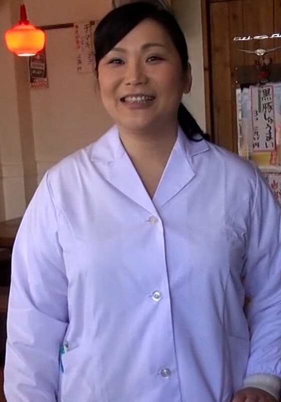 行列のできる中華屋さんの美人女将が旦那に内緒でAV出演!?人生初のカメラの前でのSEXに爆乳揺らしてぶっ飛び破廉恥性交!