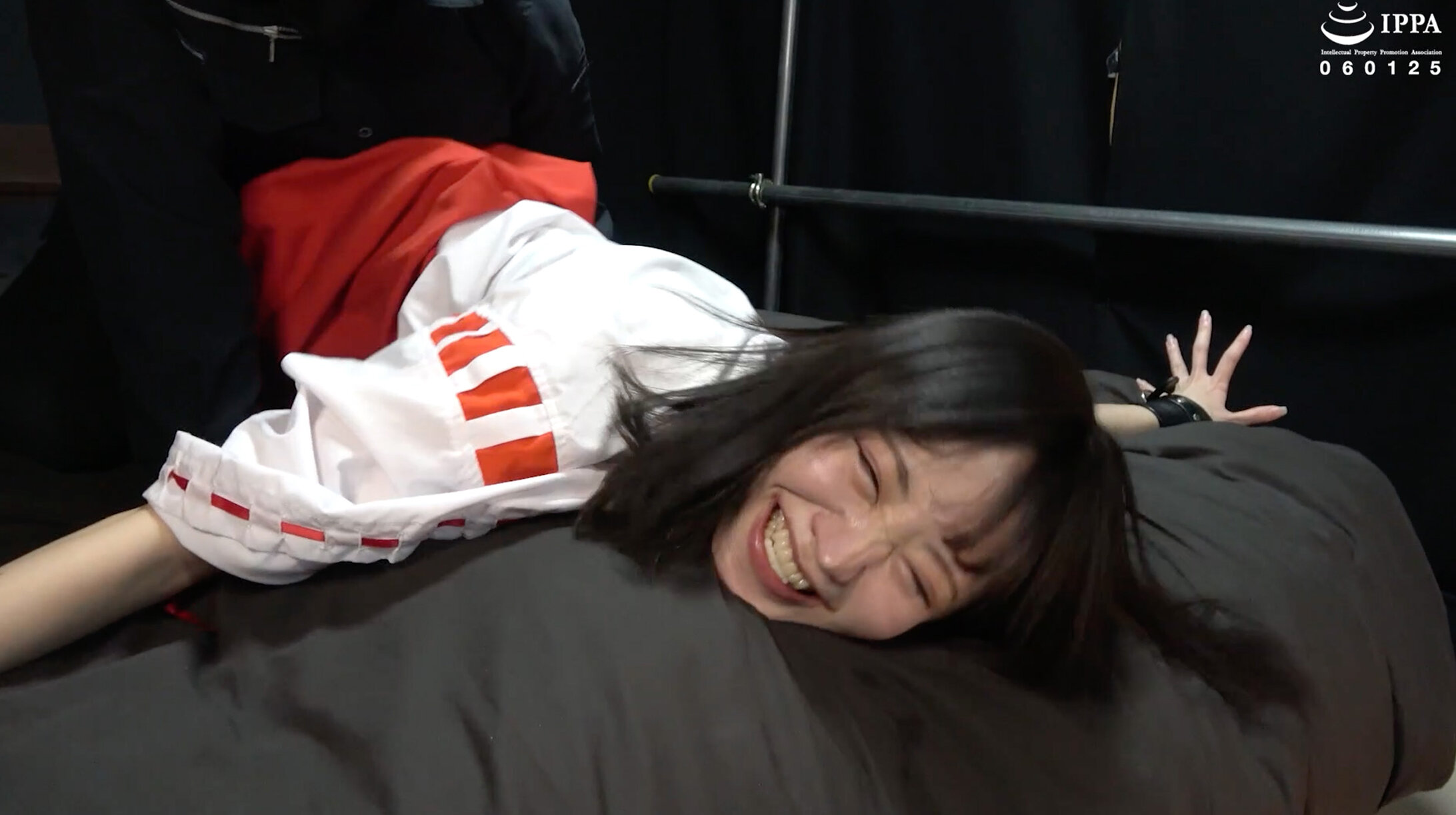 【くすぐり】「巫女さんややちゃんの身体をくすぐりマッサージ！ 最後はうつ伏せ拘束で大笑い！」WAKA-077琥珀やや 6