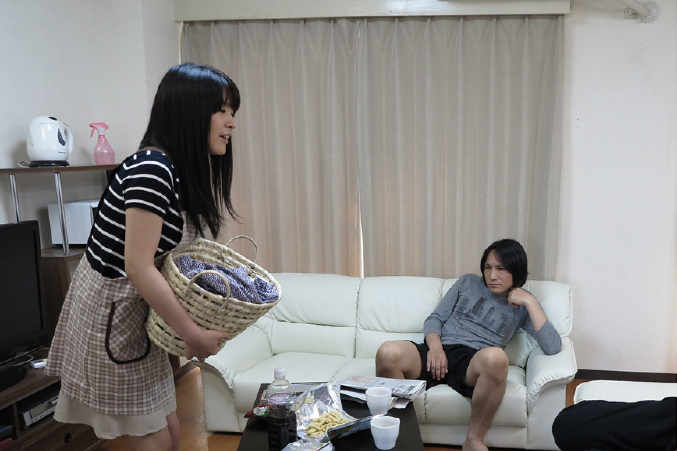 中出しさせてくれるボインで優しいアパートの美人な大家さん 綾瀬れん