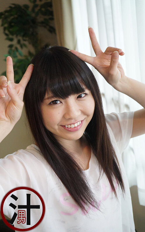 ニーハイの似合うかわいい彼女に溜まったザーメンを大量顔射 桜井千春